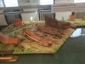diorama di cantiere navale antico